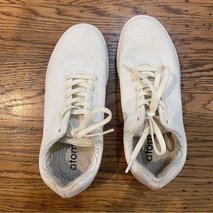 Size 8.5 women’s white atoms sneakers